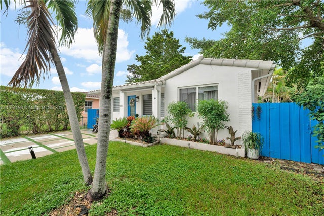 3 of 28 - 3925 Sw 61st Ave, Miami, FL