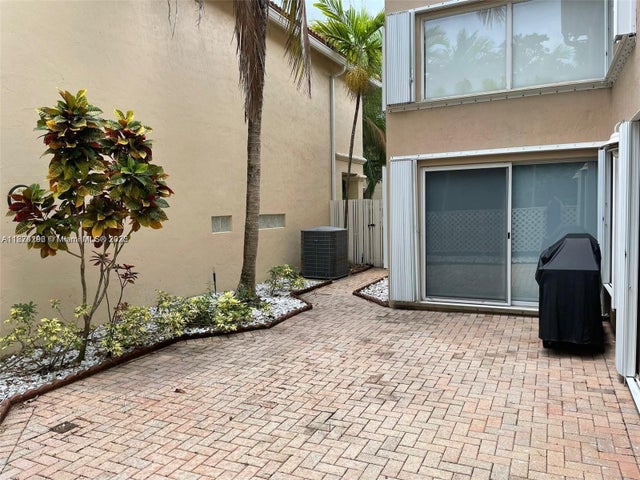 3 of 24 - 1095 Weeping Willow Way, Hollywood, FL