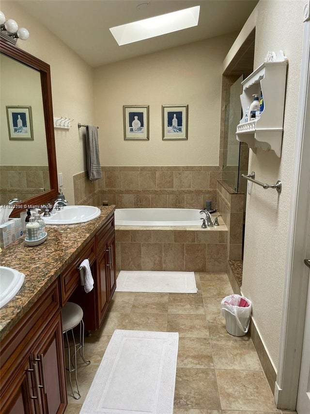 4 of 24 - 1095 Weeping Willow Way, Hollywood, FL
