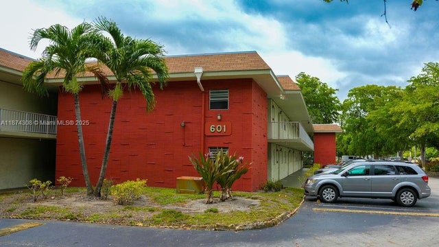 1 of 31 - 601 S State Road 7 2h, Margate, FL