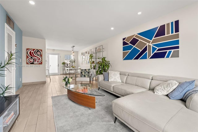 2 of 34 - 1519 Drexel Ave 402, Miami Beach, FL