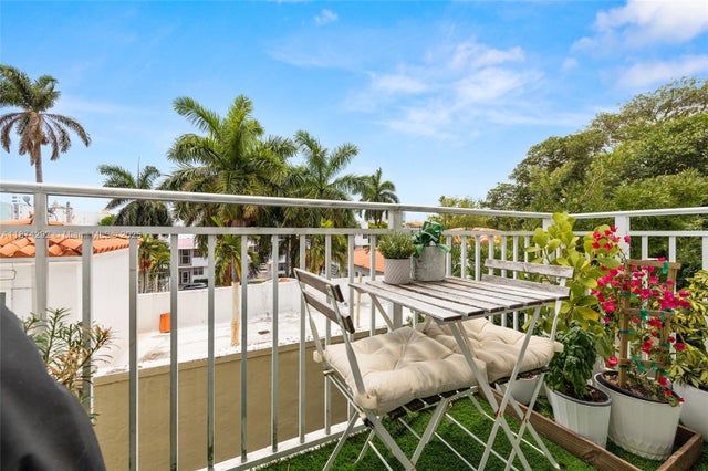 4 of 34 - 1519 Drexel Ave 402, Miami Beach, FL