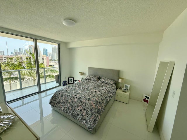 5 of 9 - 300 Sunny Isles Blvd 4-803, Sunny Isles Beach, FL