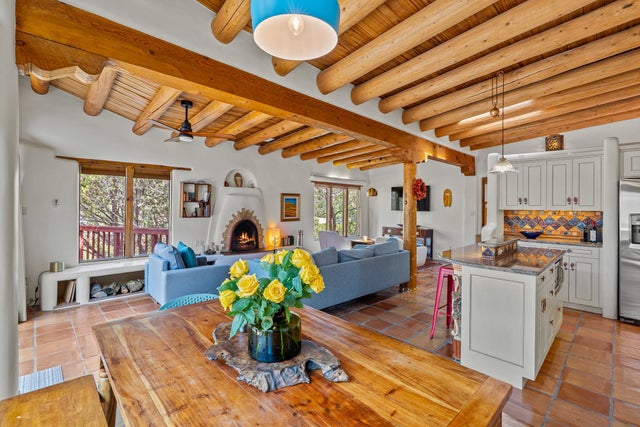 996 Paseo Del Sur, Santa Fe