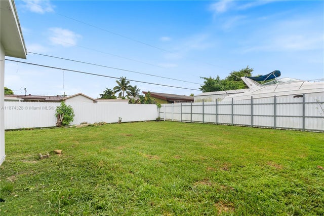 4 of 22 - 13801 Monroe St, Miami, FL