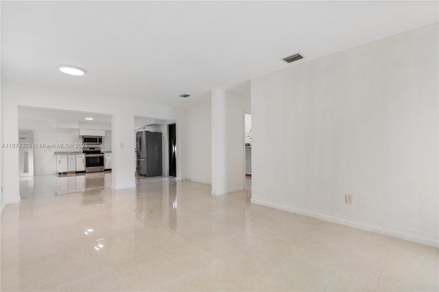 5 of 22 - 13801 Monroe St, Miami, FL