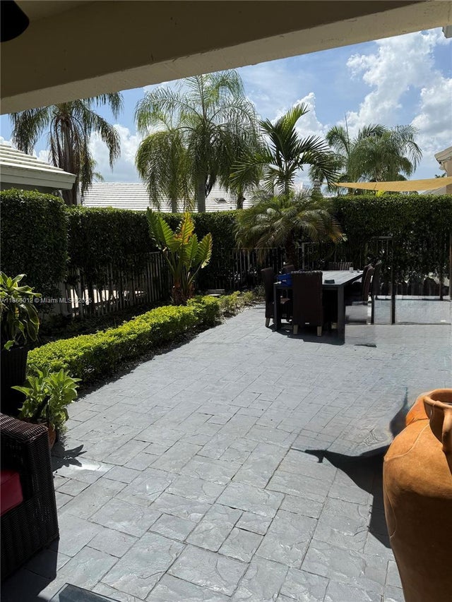 4 of 19 - 1170 E Wilshire Cir E, Pembroke Pines, FL