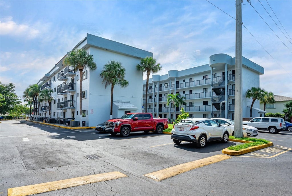 5300 W 21st Ct 311, Hialeah