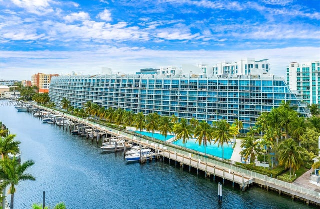 1 of 61 - 2950 Ne 188th St 302, Aventura, FL