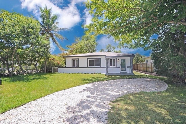 1 of 10 - 990 Ne 159th St, North Miami Beach, FL