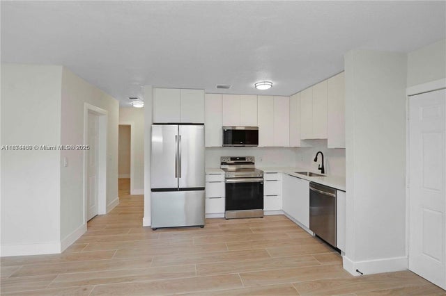 2 of 10 - 990 Ne 159th St, North Miami Beach, FL