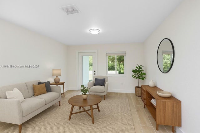 5 of 10 - 990 Ne 159th St, North Miami Beach, FL