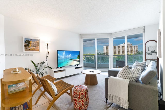 2 of 30 - 21055 Yacht Club Dr 605, Aventura, FL