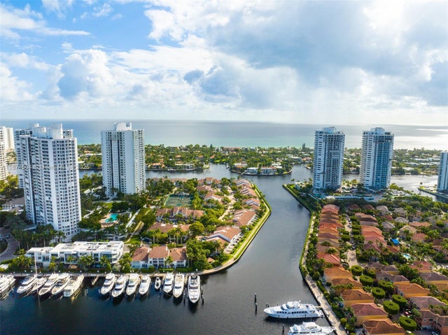 5 of 30 - 21055 Yacht Club Dr 605, Aventura, FL