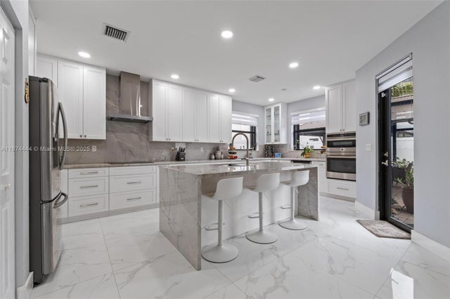 2 of 40 - 3521 W 92nd Pl, Hialeah, FL