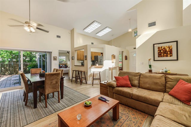 5 of 25 - 207 Sw 159th Ter, Sunrise, FL