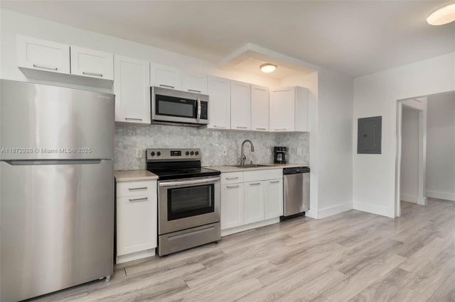 4 of 25 - 1275 Marseille Dr 35, Miami Beach, FL