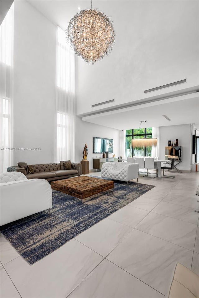 5 of 50 - 10530 Nw 67th Ter, Doral, FL