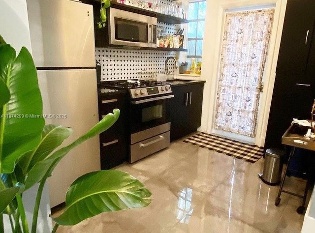 1 of 14 - 439 15th St 16, Miami Beach, FL