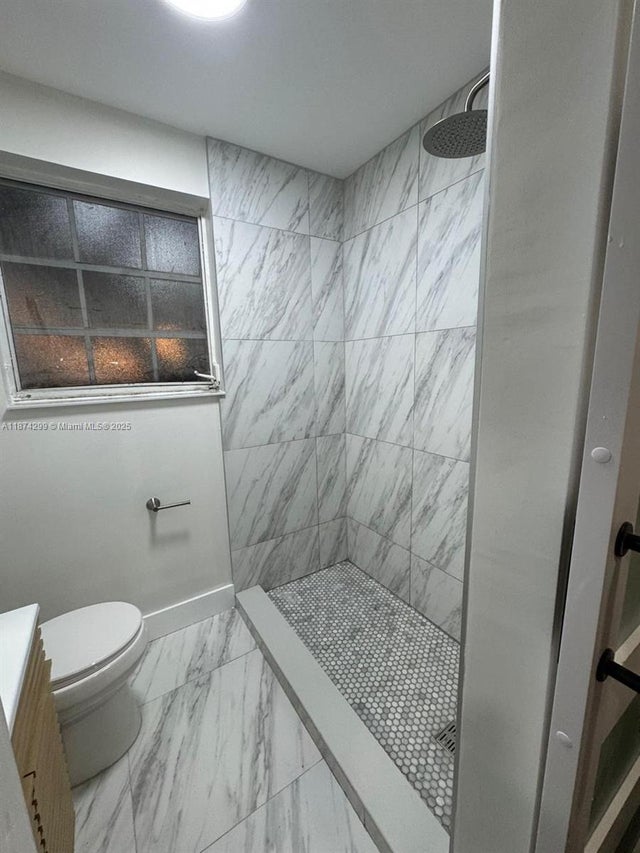 4 of 14 - 439 15th St 16, Miami Beach, FL