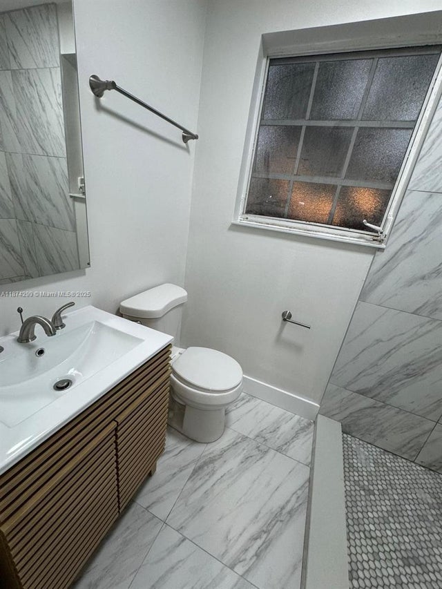 5 of 14 - 439 15th St 16, Miami Beach, FL