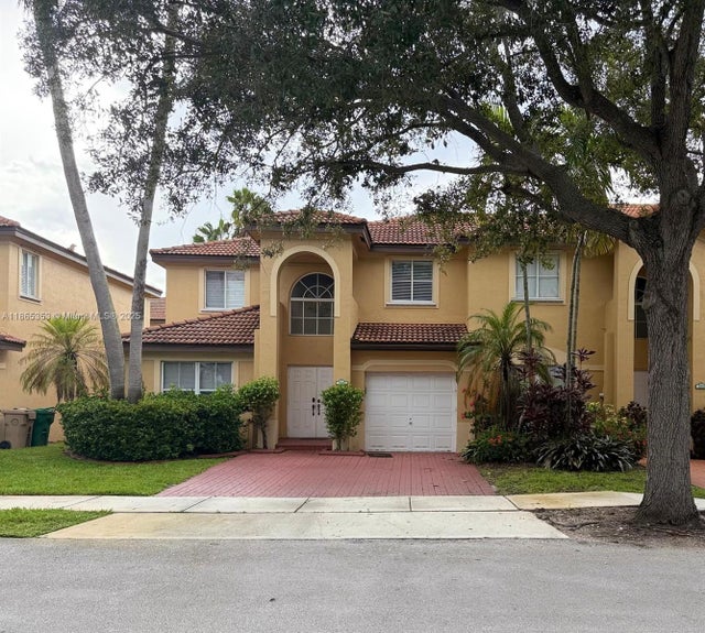 1 of 9 - 233 E Forest Oak Cir, Davie, FL