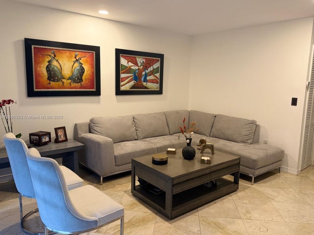 2 of 9 - 233 E Forest Oak Cir, Davie, FL
