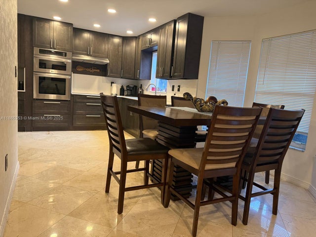 3 of 9 - 233 E Forest Oak Cir, Davie, FL