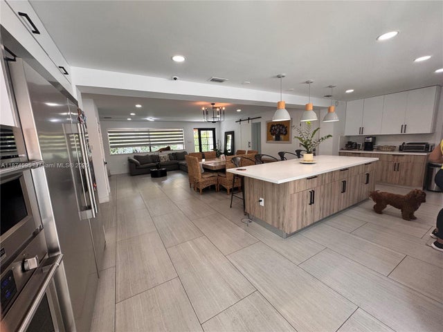 4 of 30 - 3201 Sw 19th Ter, Miami, FL