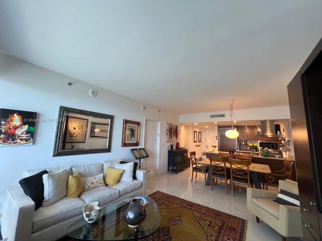 3 of 26 - 495 Brickell Ave 1007, Miami, FL