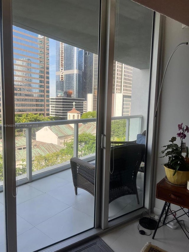 5 of 26 - 495 Brickell Ave 1007, Miami, FL