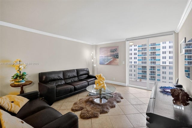 3 of 19 - 2401 Collins Ave 1005, Miami Beach, FL