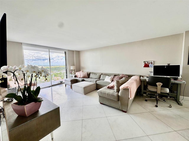 1 of 39 - 6061 Collins Ave 23a, Miami Beach, FL