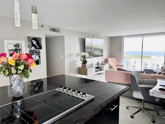 2 of 39 - 6061 Collins Ave 23a, Miami Beach, FL