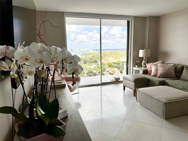 4 of 39 - 6061 Collins Ave 23a, Miami Beach, FL