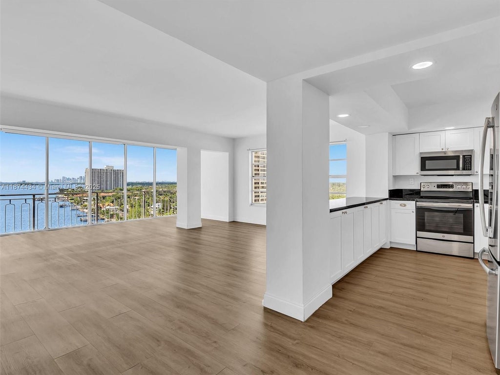 11111 Biscayne Blvd 14g, Miami