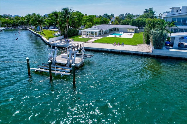 1 of 24 - 200 Harbor Dr, Key Biscayne, FL