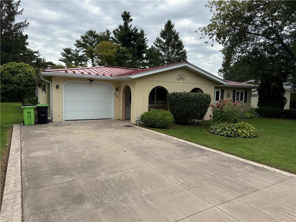 908 Eastwood Street, Withee