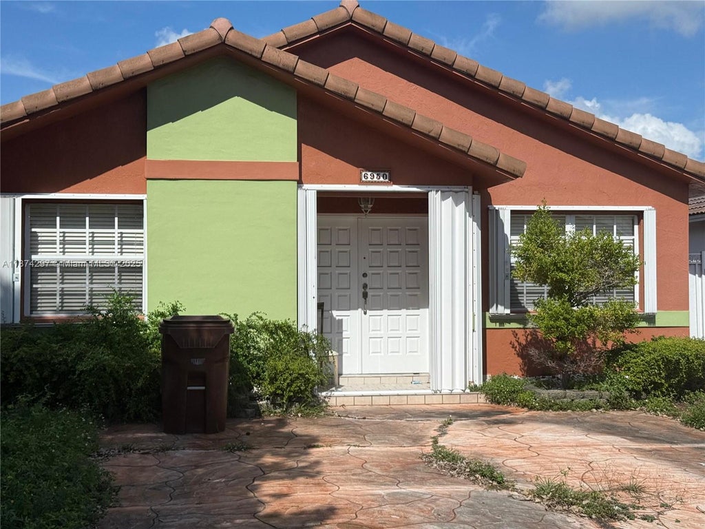 6950 W 25th Ave, Hialeah