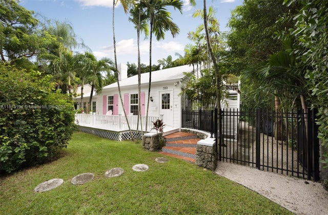 2 of 26 - 3951 Park Dr, Coconut Grove, FL