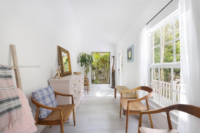 3 of 26 - 3951 Park Dr, Coconut Grove, FL