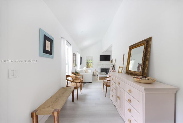 4 of 26 - 3951 Park Dr, Coconut Grove, FL