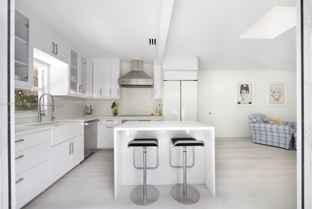 5 of 26 - 3951 Park Dr, Coconut Grove, FL