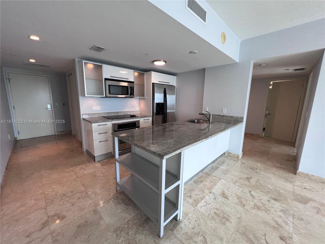 3 of 26 - 185 Sw 7th St 4204, Miami, FL