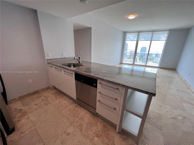 4 of 26 - 185 Sw 7th St 4204, Miami, FL