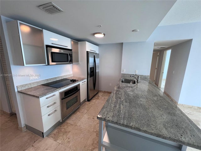 5 of 26 - 185 Sw 7th St 4204, Miami, FL