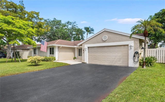 3 of 39 - 14621 Madison Pl, Davie, FL