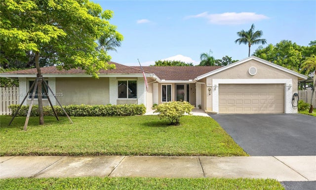 4 of 39 - 14621 Madison Pl, Davie, FL