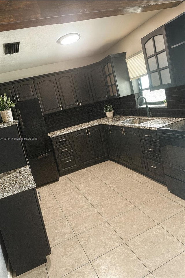 4 of 13 - 375 E Okeechobee Rd, Hialeah, FL
