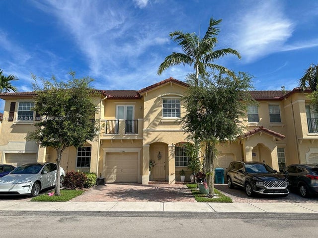 1 of 40 - 12943 Sw 134th Ter, Miami, FL